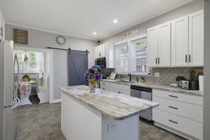403 S 2nd Ave-18