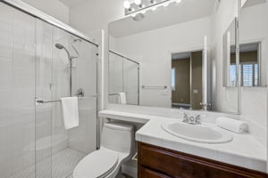  Photo 40