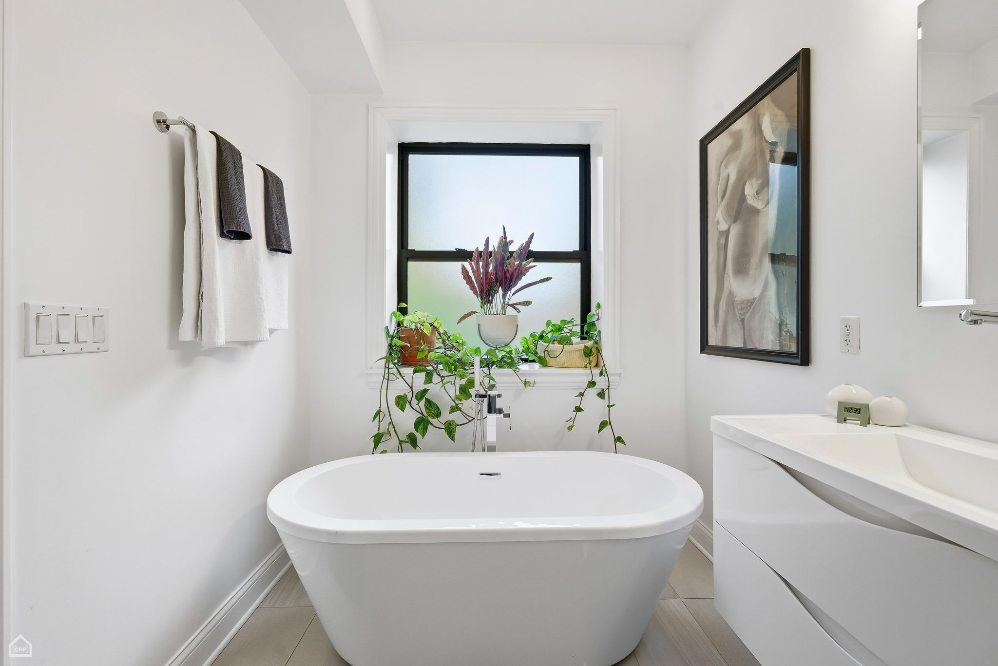 4038 N Kenmore Ave 2 - Brady Miller_CHP2025_018