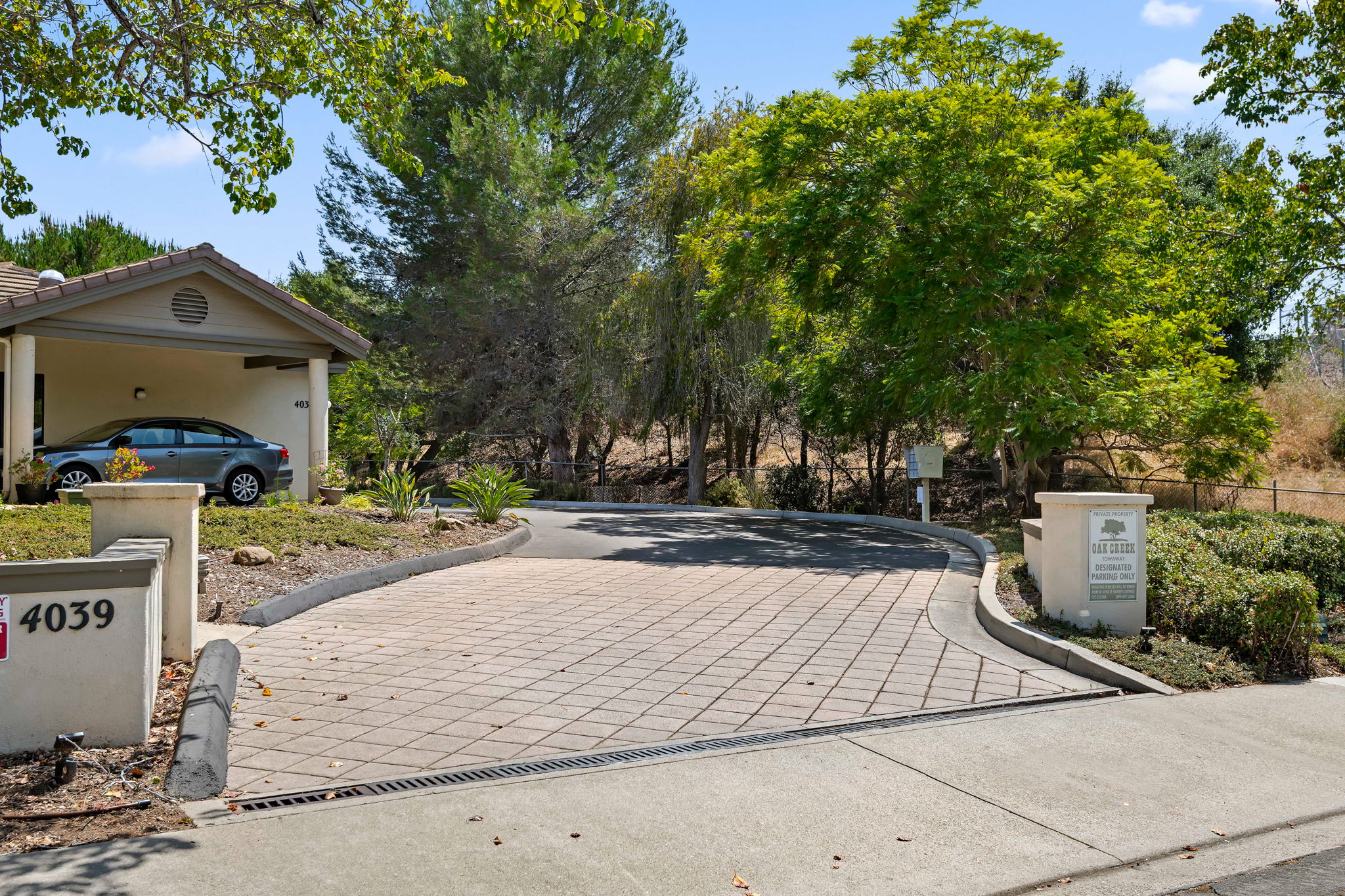 32-Oak Creek Community Entrance