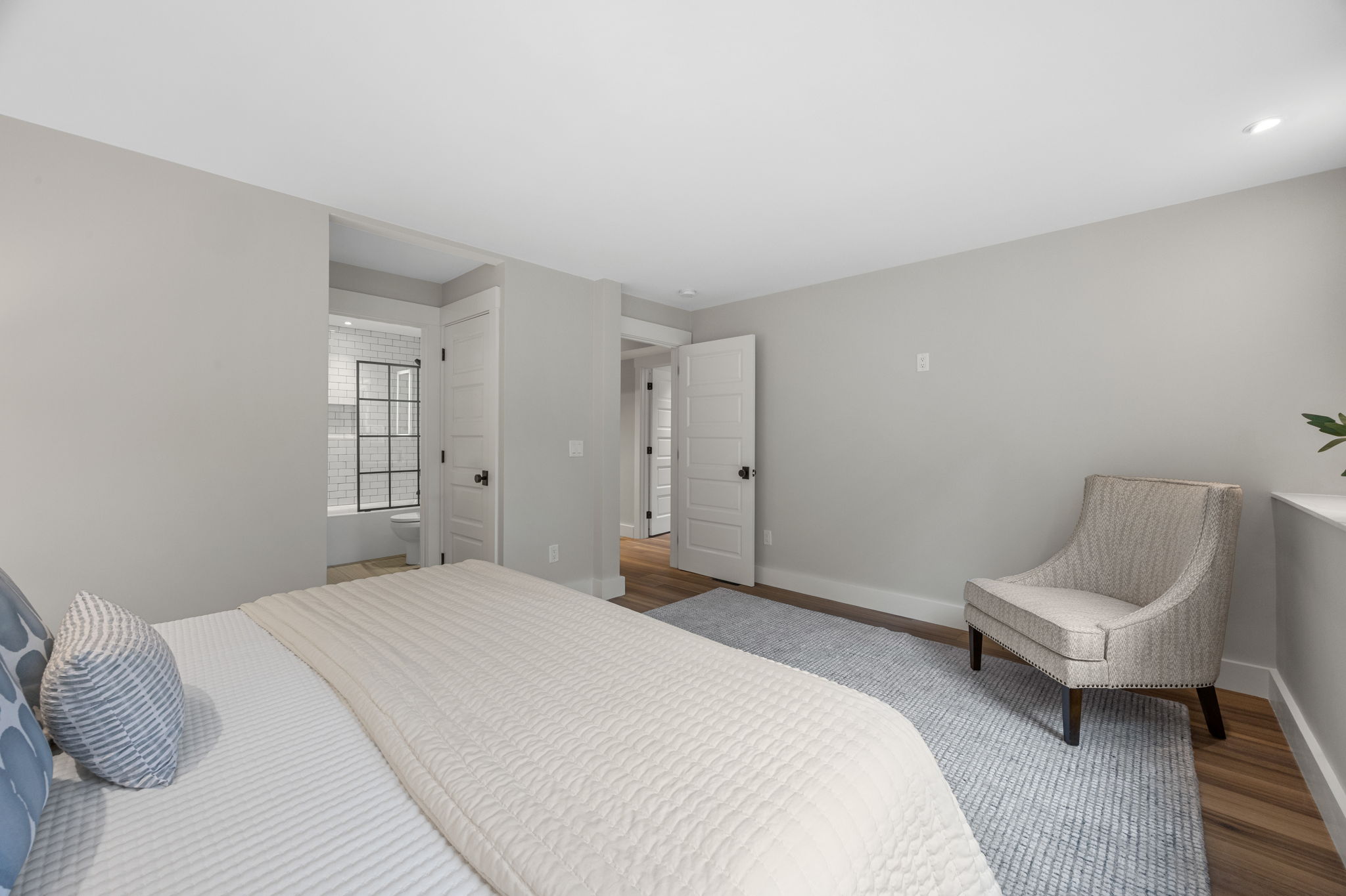  Photo 24