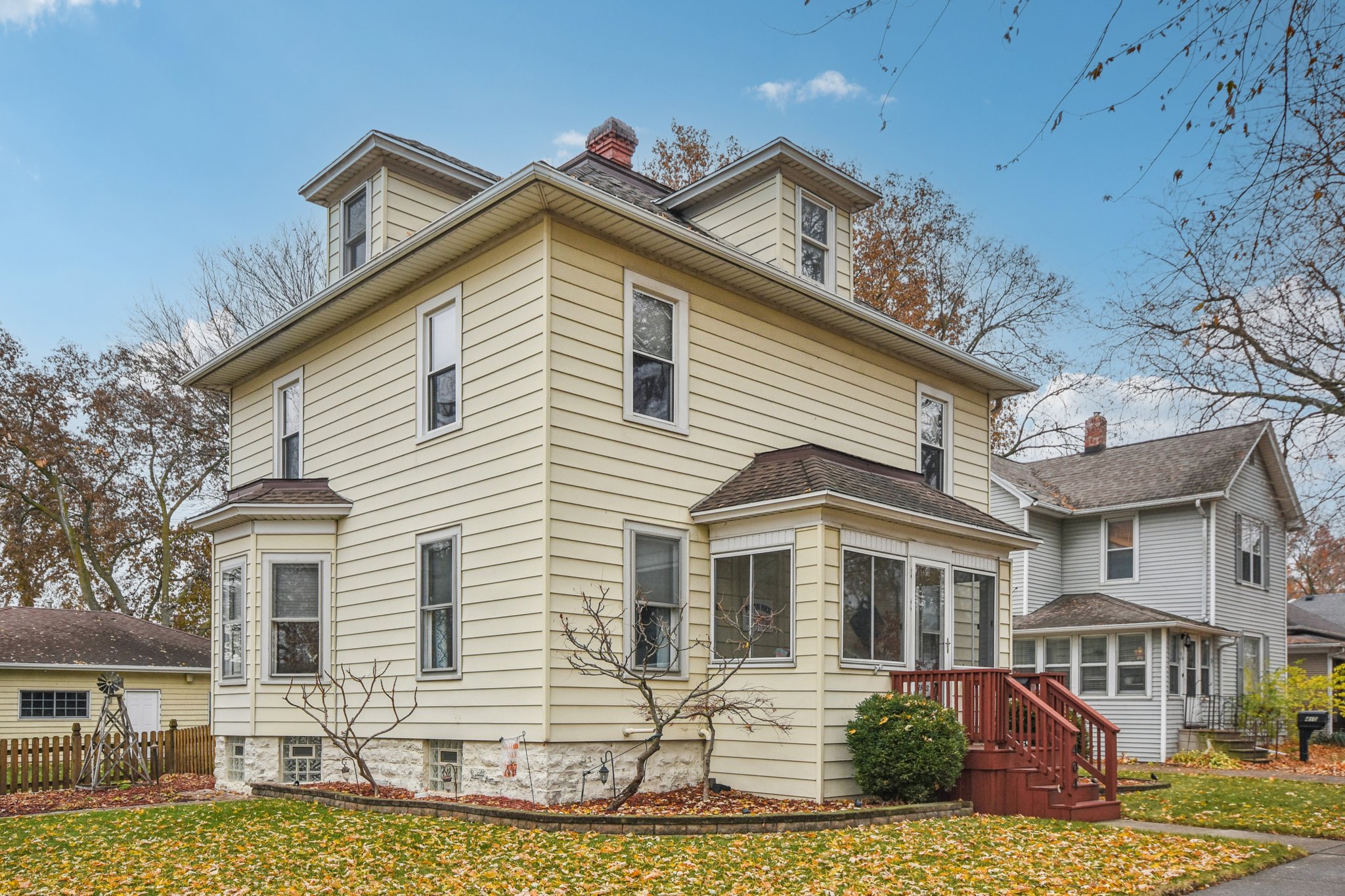 E Benton St-S1911-004.jpg