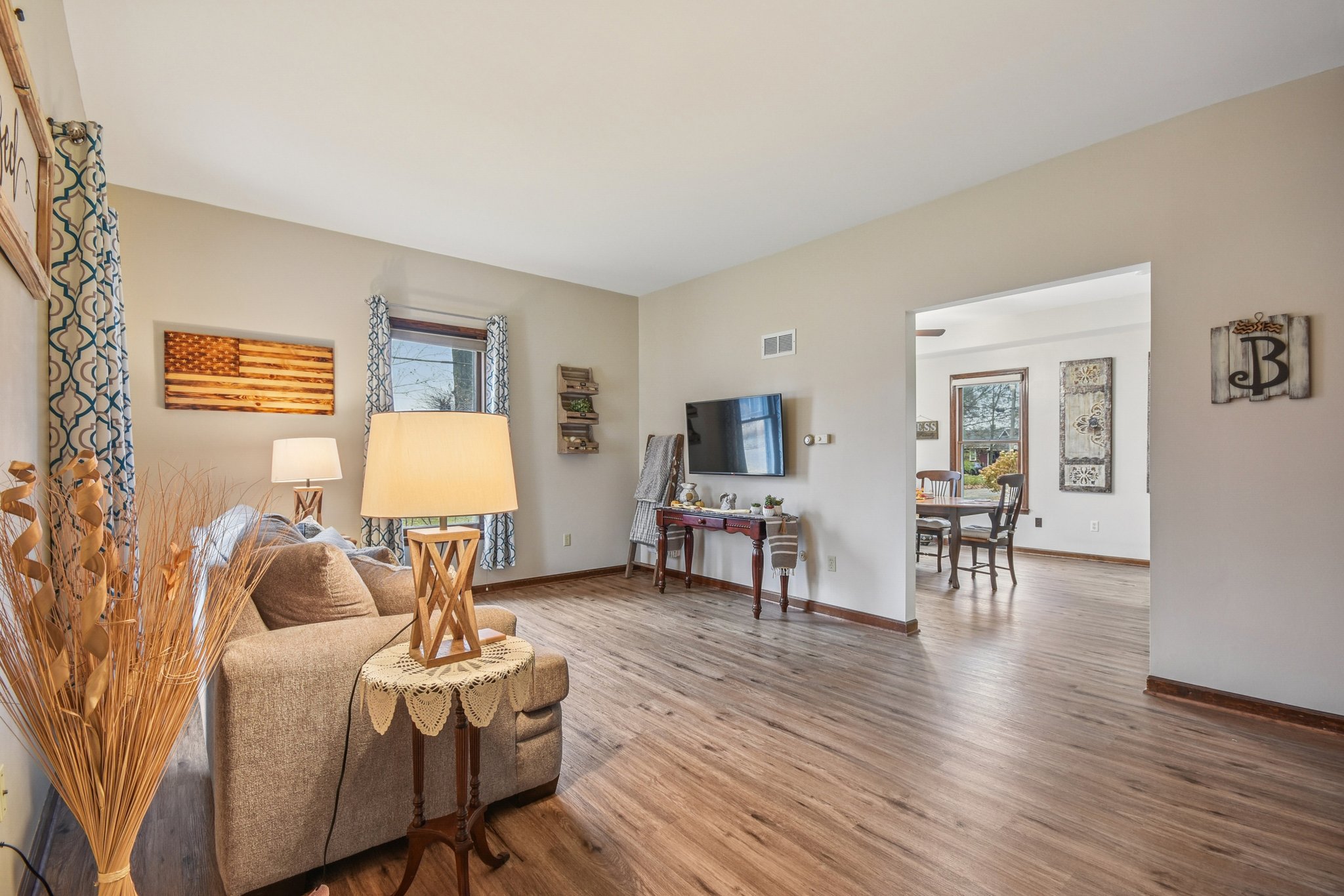 E Benton St-S1911-007.jpg