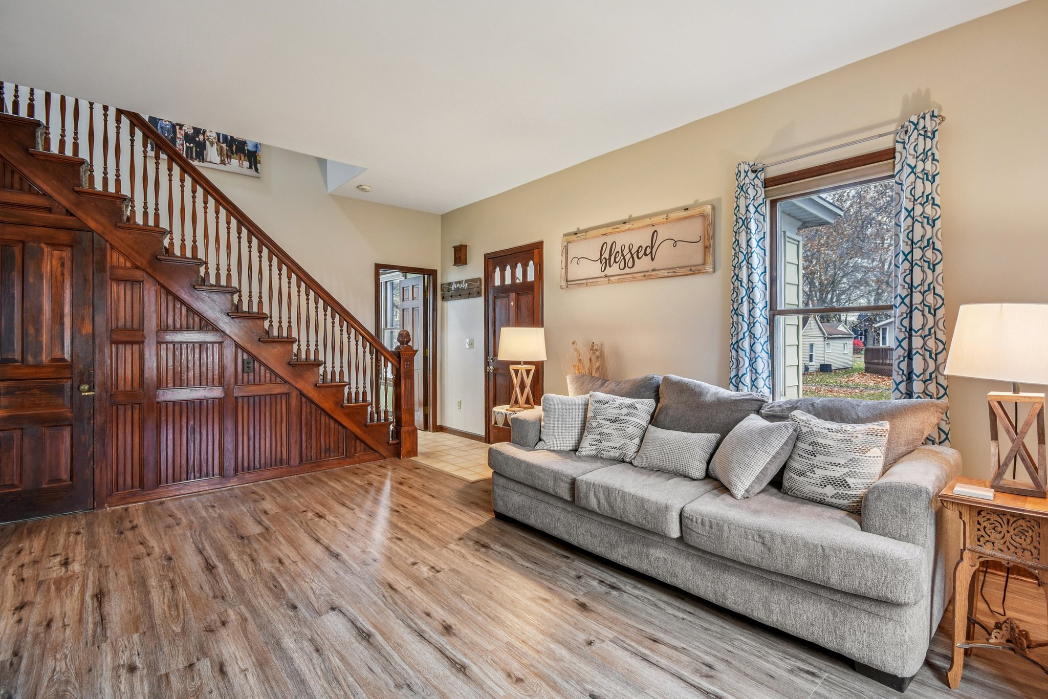 E Benton St-S1911-010.jpg