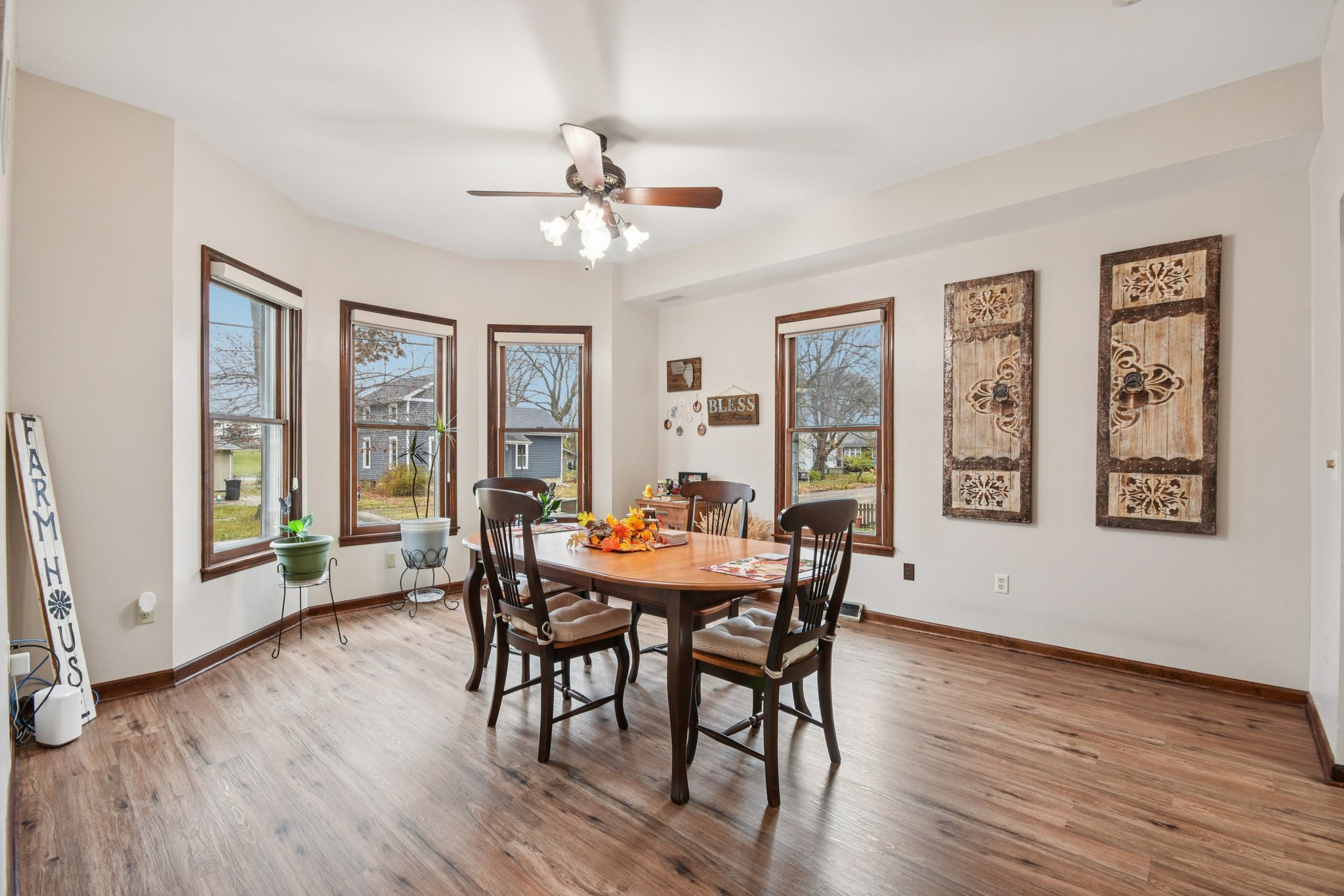 E Benton St-S1911-011.jpg