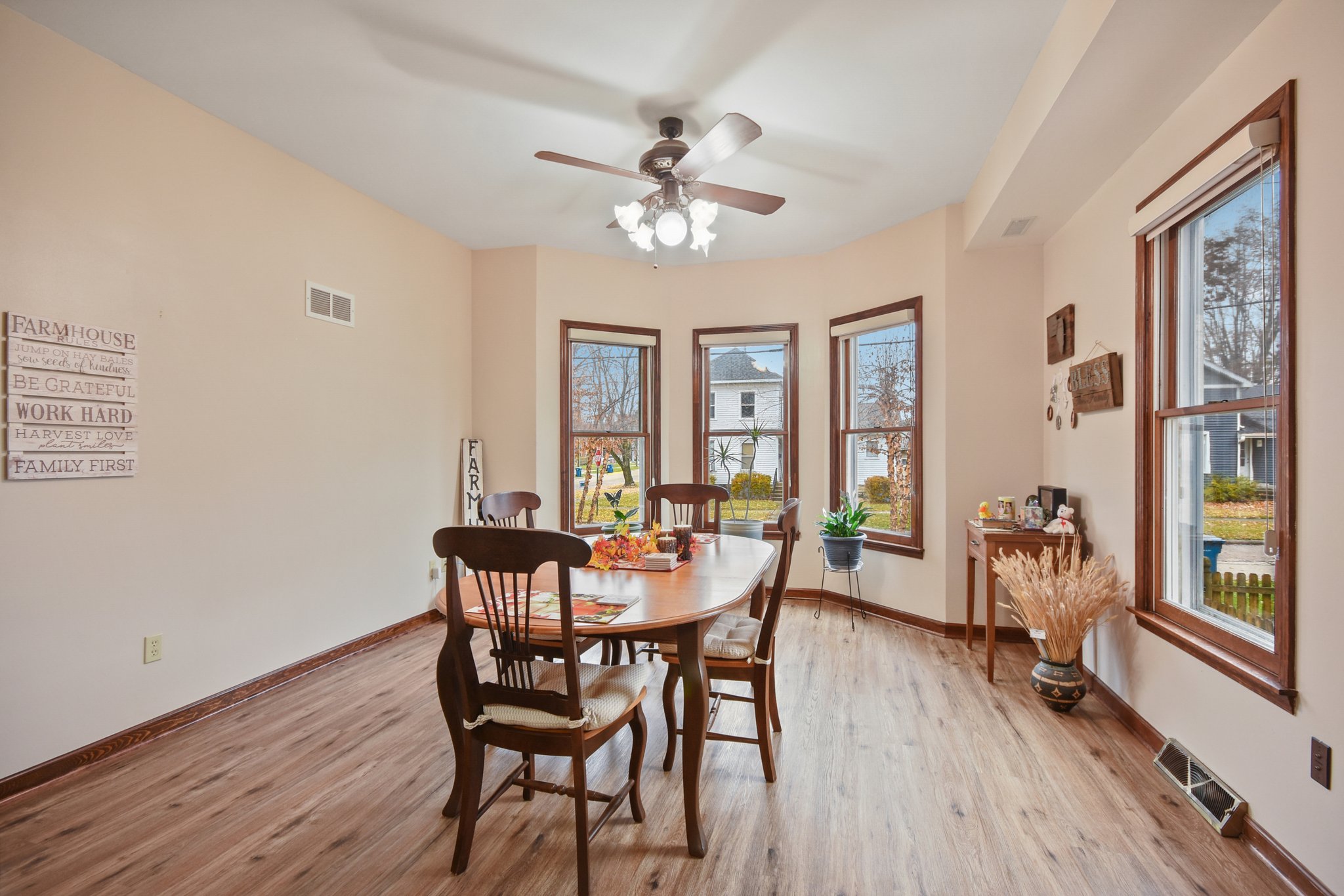 E Benton St-S1911-013.jpg