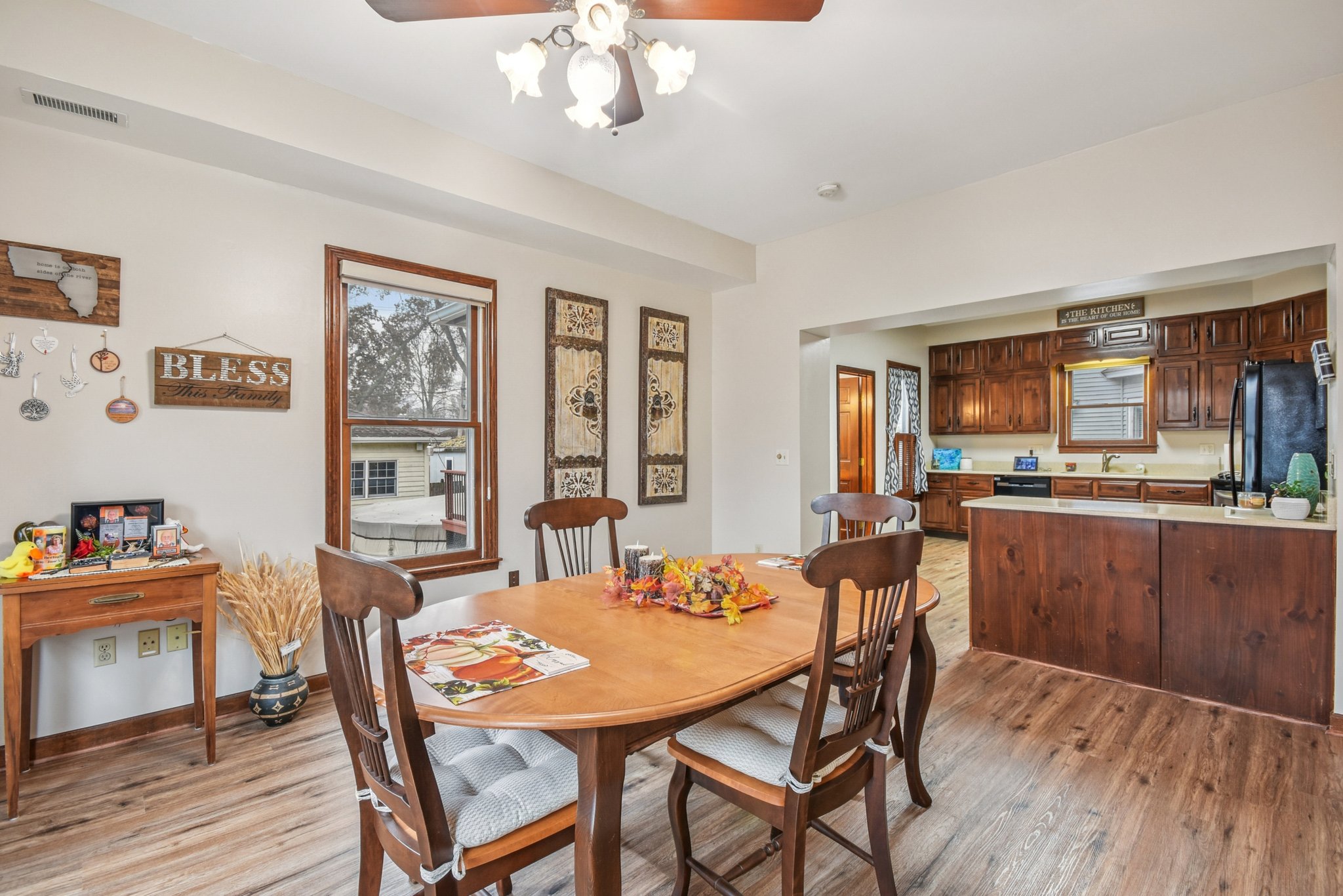 E Benton St-S1911-014.jpg