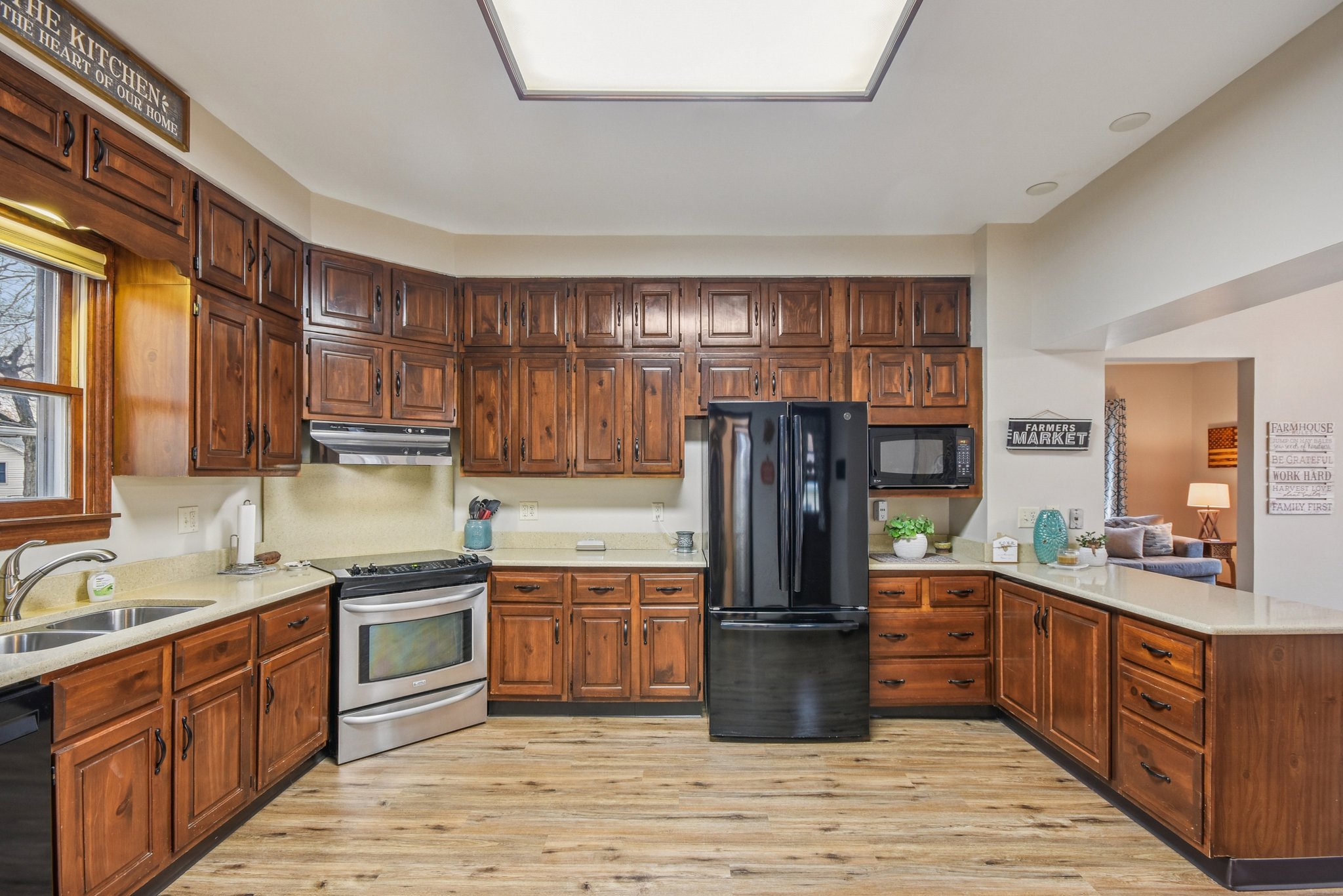 E Benton St-S1911-017.jpg