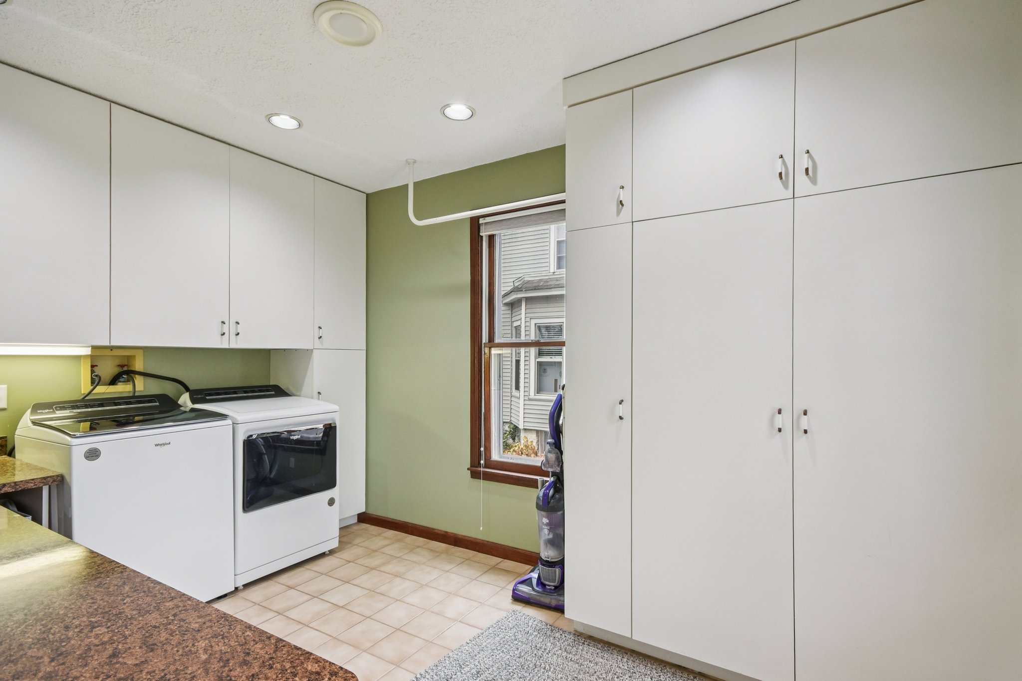 E Benton St-S1911-019.jpg