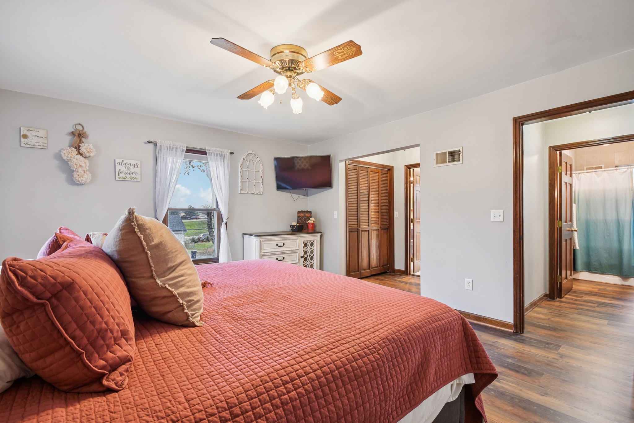 E Benton St-S1911-023.jpg