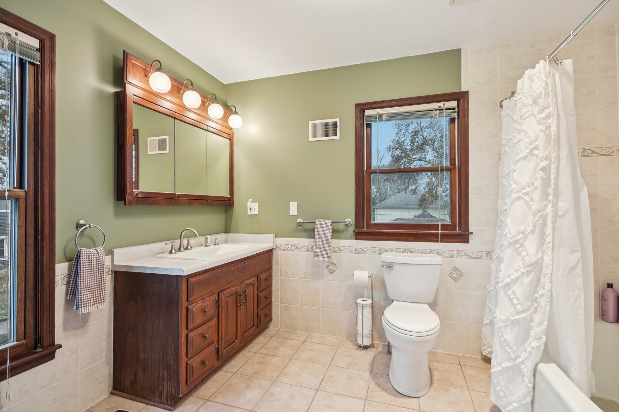 E Benton St-S1911-027.jpg