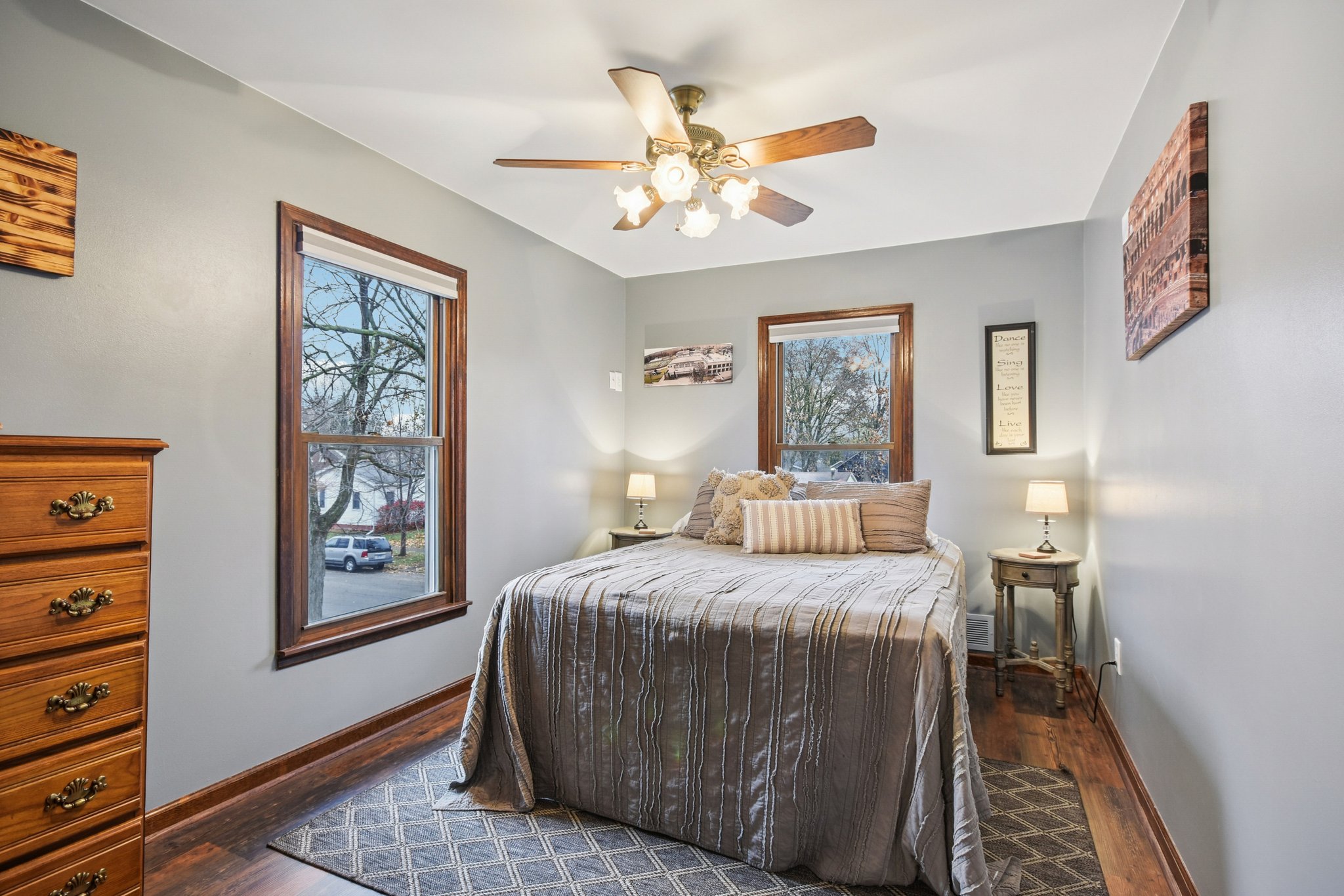 E Benton St-S1911-030.jpg