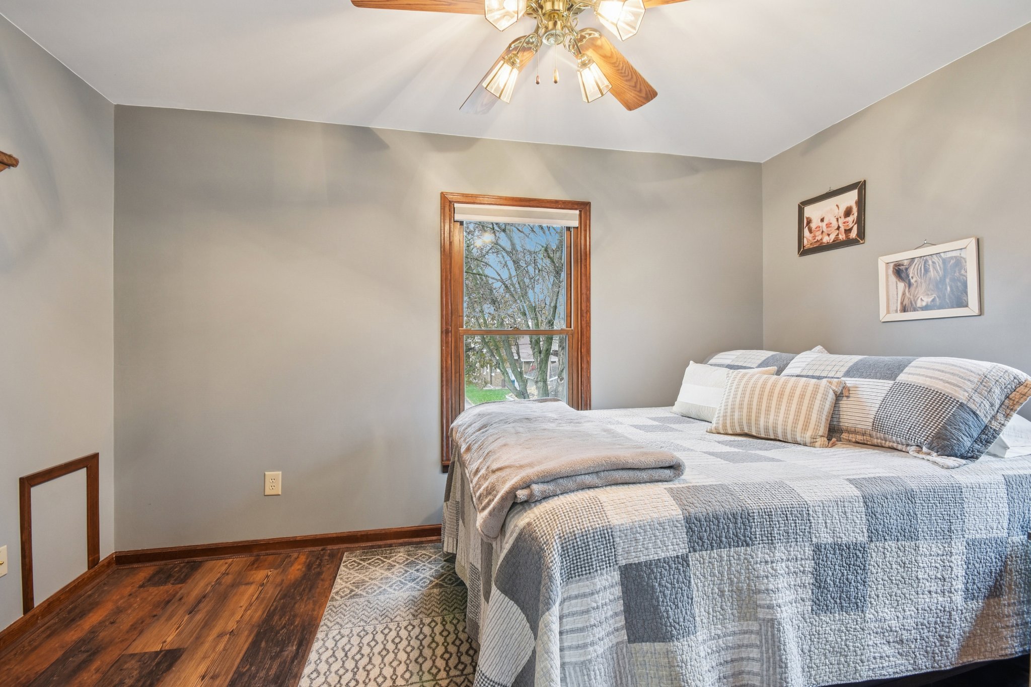 E Benton St-S1911-032.jpg