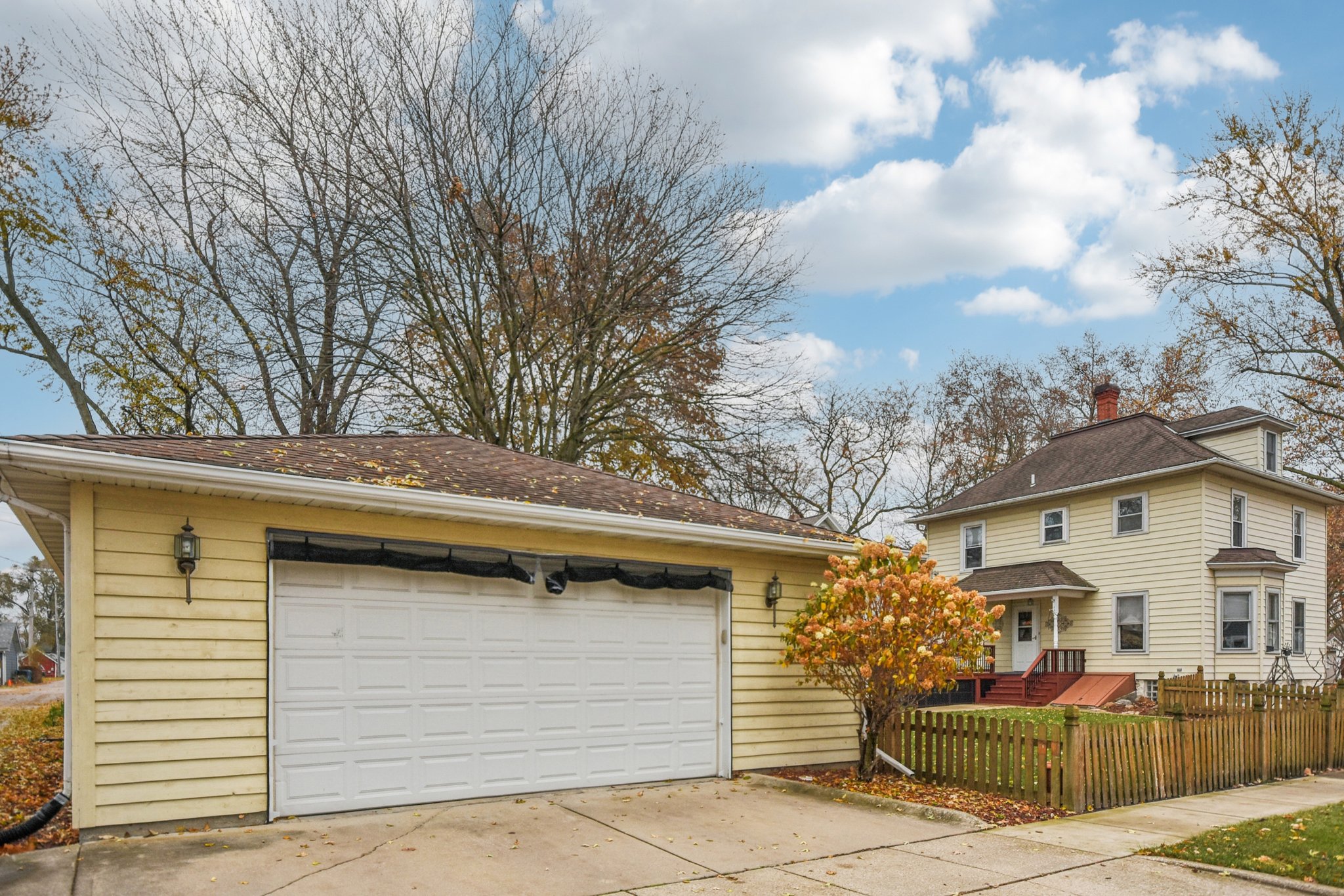 E Benton St-S1911-052.jpg