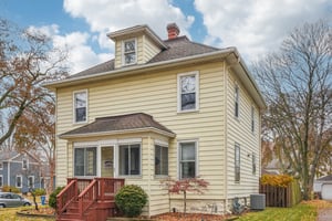 E Benton St-S1911-002.jpg