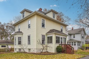 E Benton St-S1911-004.jpg