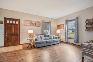 E Benton St-S1911-008.jpg