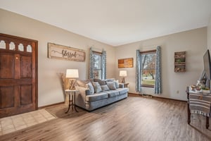 E Benton St-S1911-009.jpg