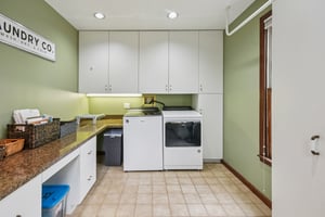 E Benton St-S1911-020.jpg