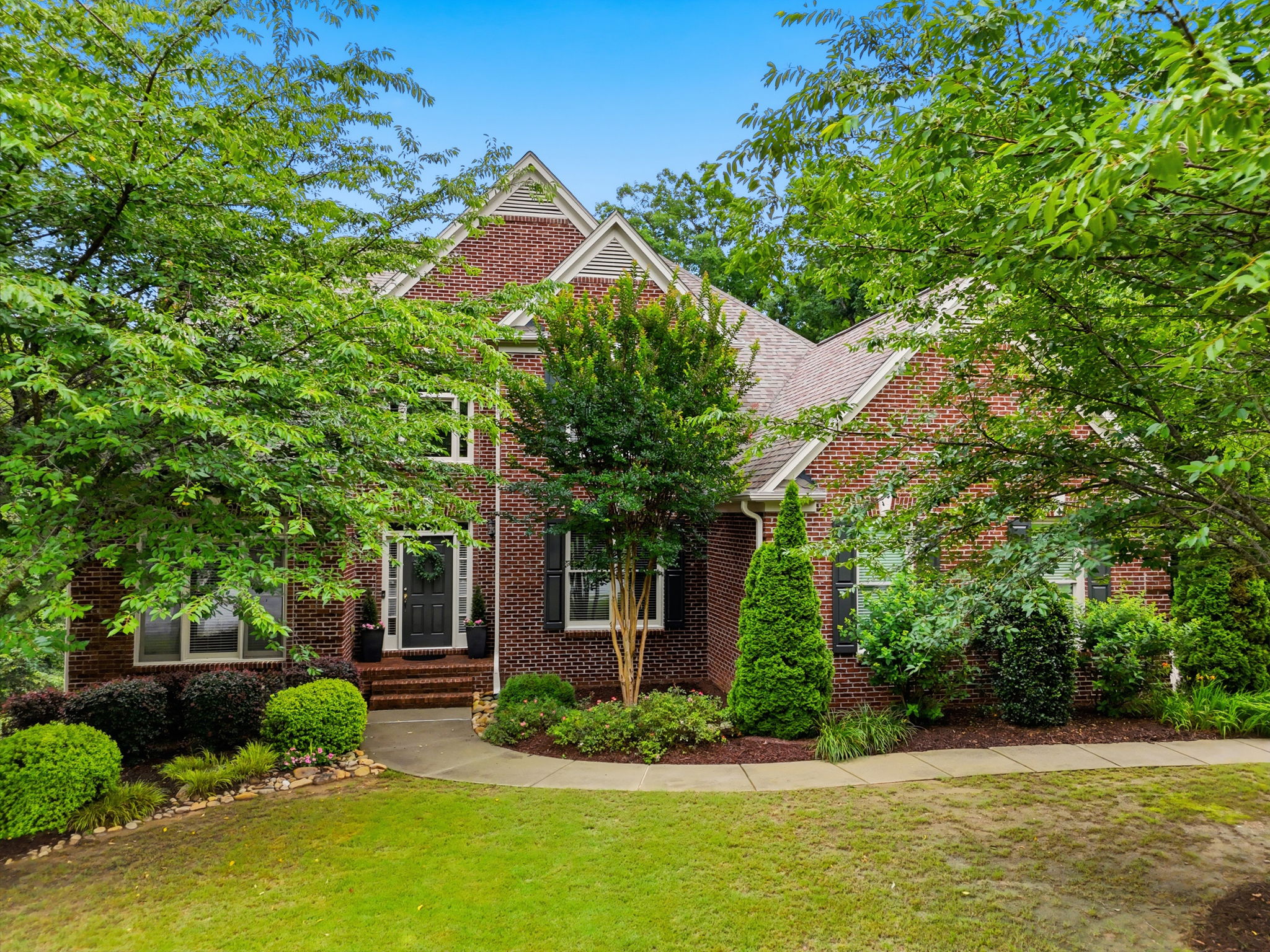 Come make this your home today!
