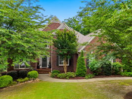 Come make this your home today!
