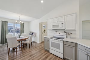 Midge St-0506-016.jpg
