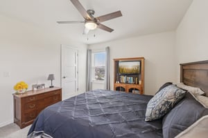 Midge St-0506-031.jpg