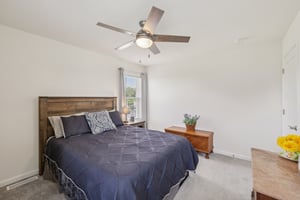 Midge St-0506-033.jpg