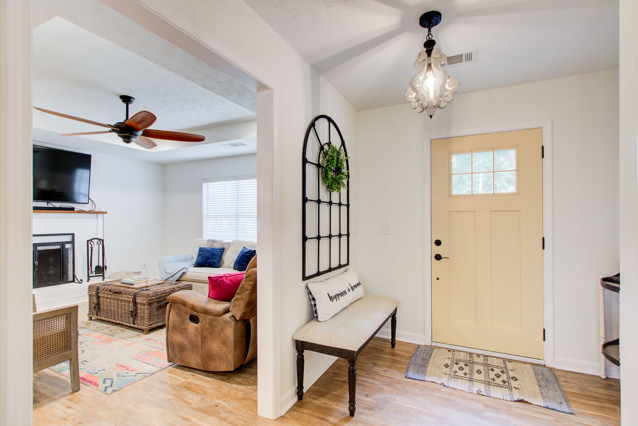 5 Entryway A w Living Room