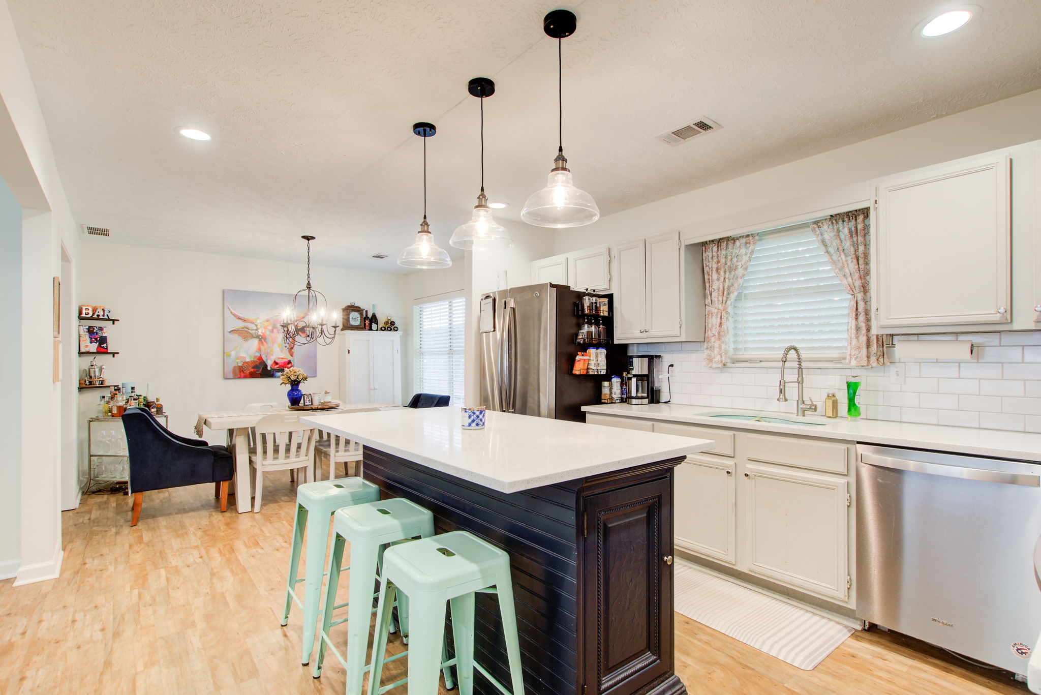 18 Kitchen C w Dining