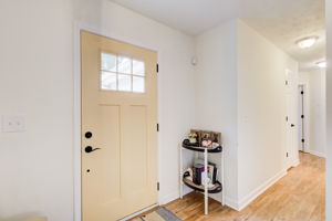 20 Entryway B w BR Access