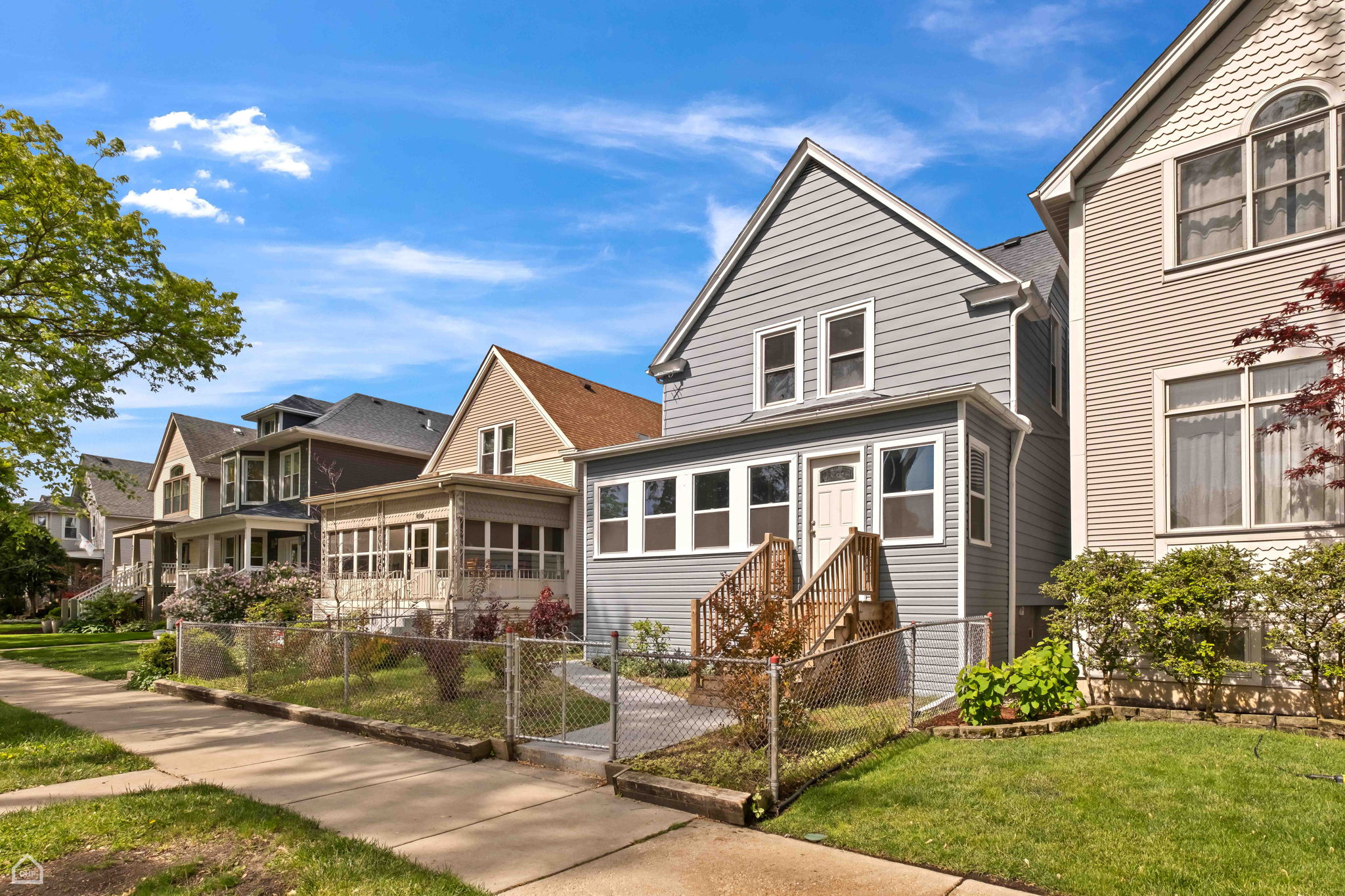  4042 N Kenneth Ave_002