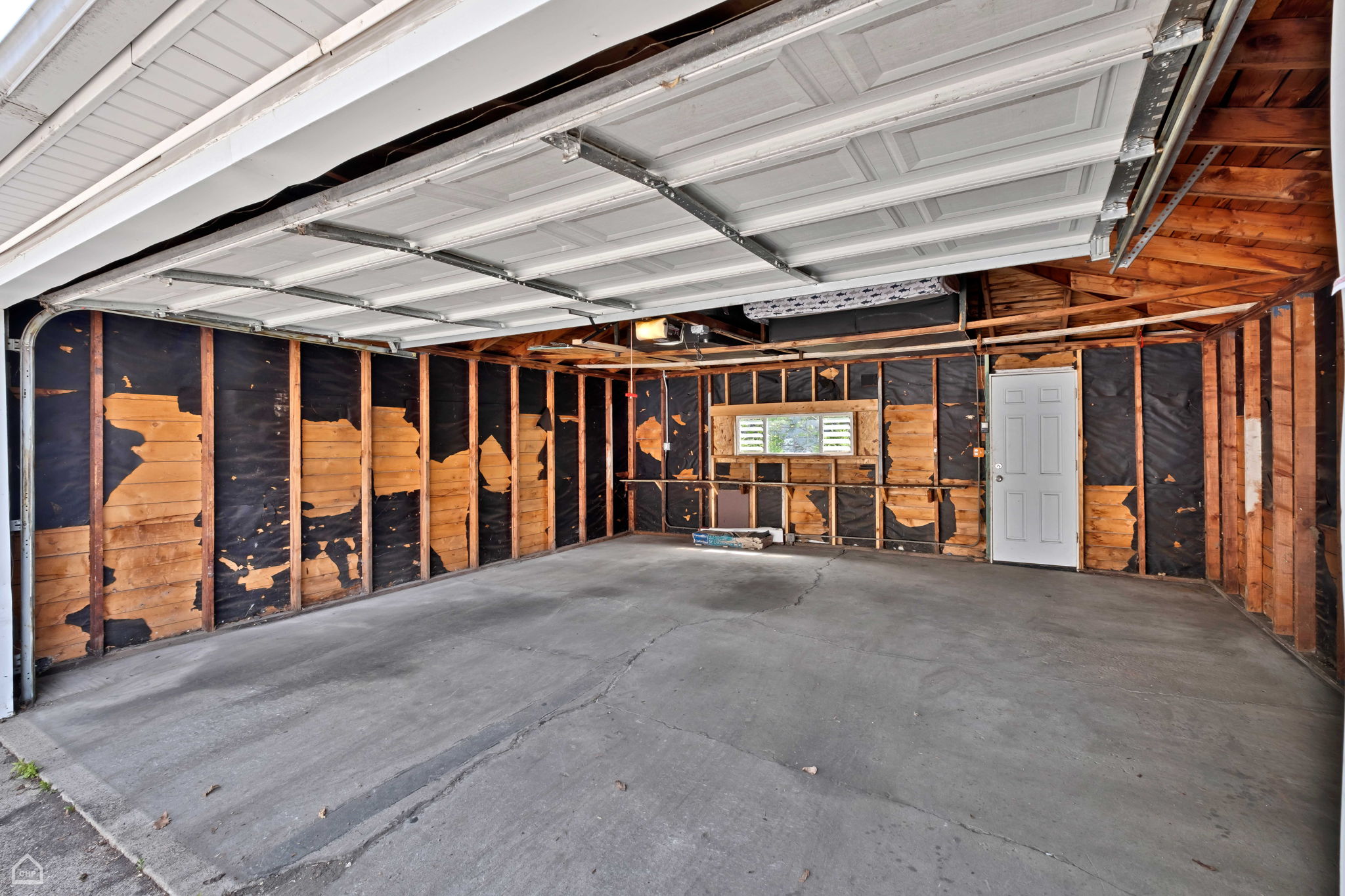 4042 N Kenneth Ave_032