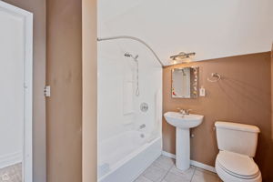  4042 N Kenneth Ave_008