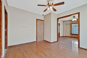  4042 N Kenneth Ave_022