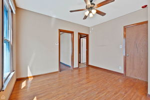  4042 N Kenneth Ave_025