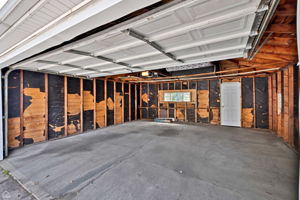  4042 N Kenneth Ave_032