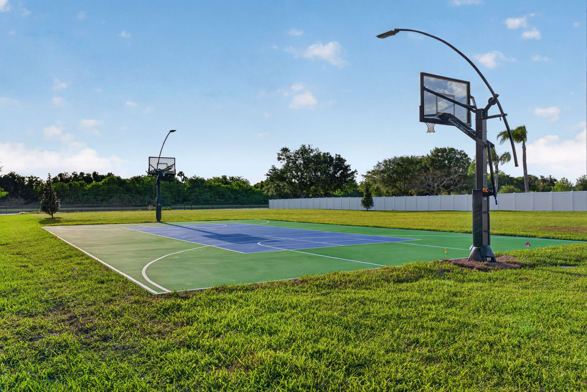 Basketball / Pickleball Court