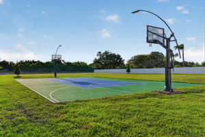 Basketball / Pickleball Court