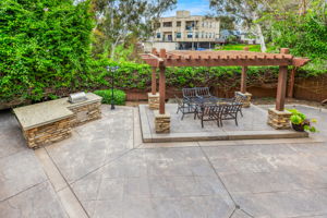 Relaxing BBQ & Common Areas