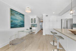 Breakfast Bar - Eat in Kitchen