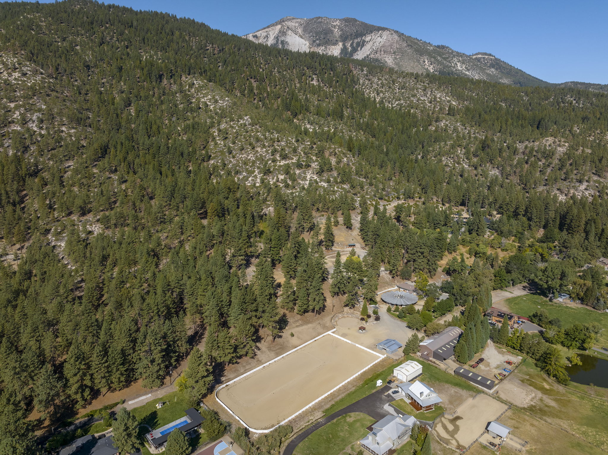 4045 Old Highway 395 Photo 2