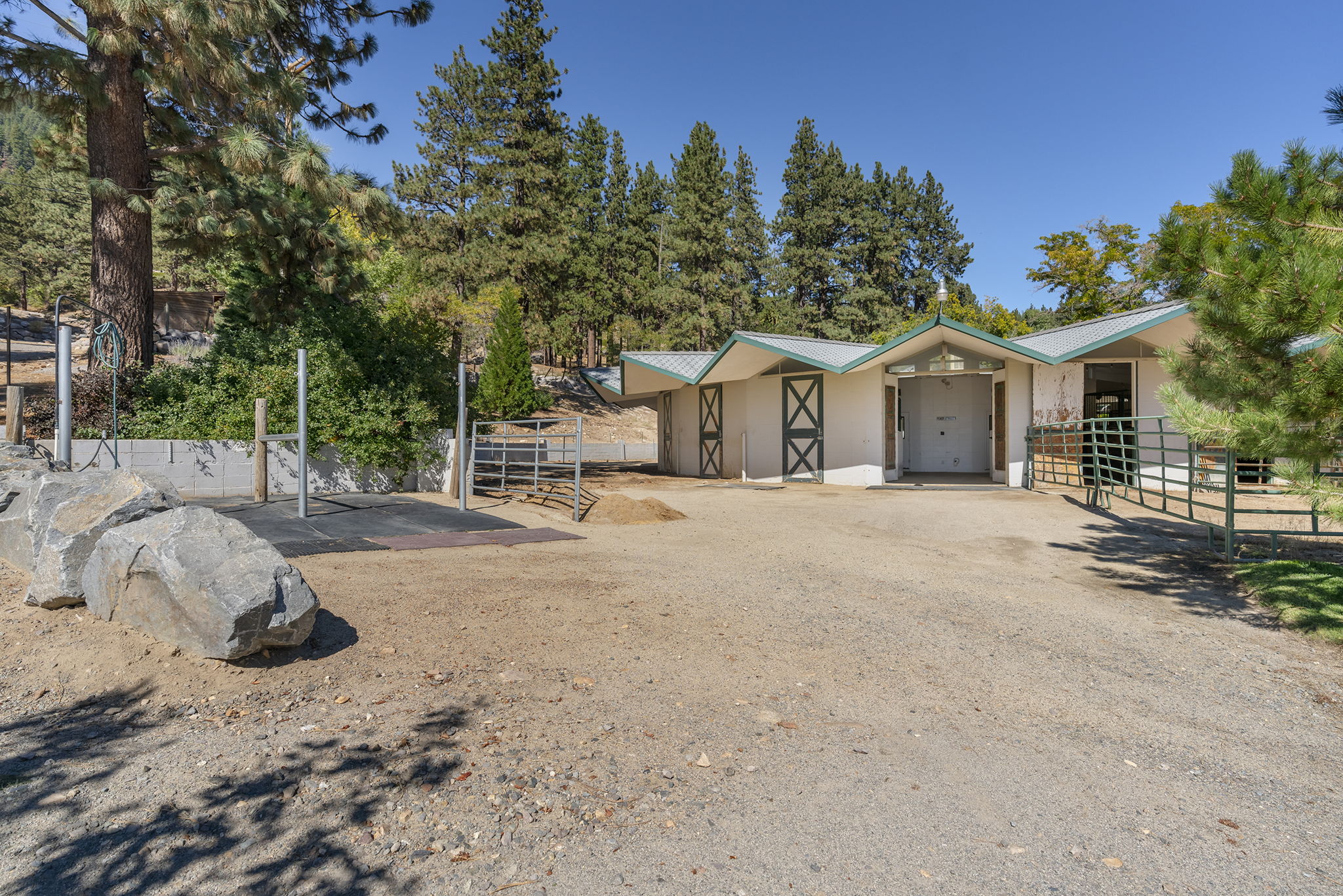 4045 Old Highway 395 Photo 124