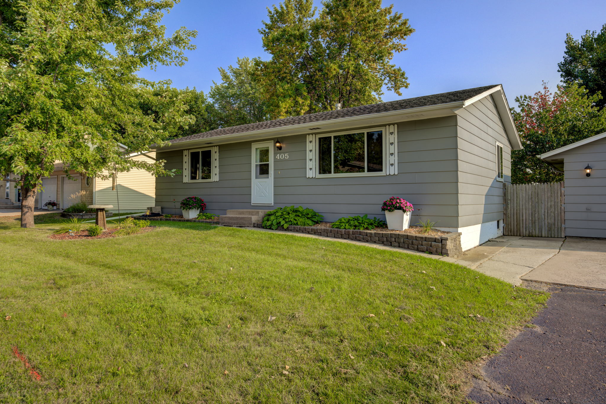 20 Exterior Front