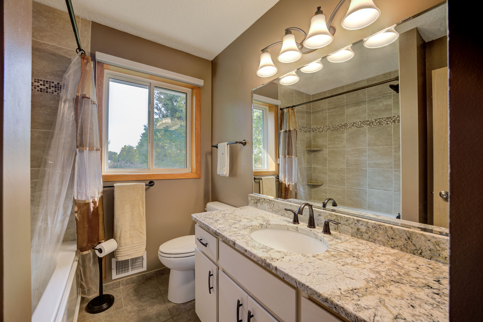 13 Bathroom