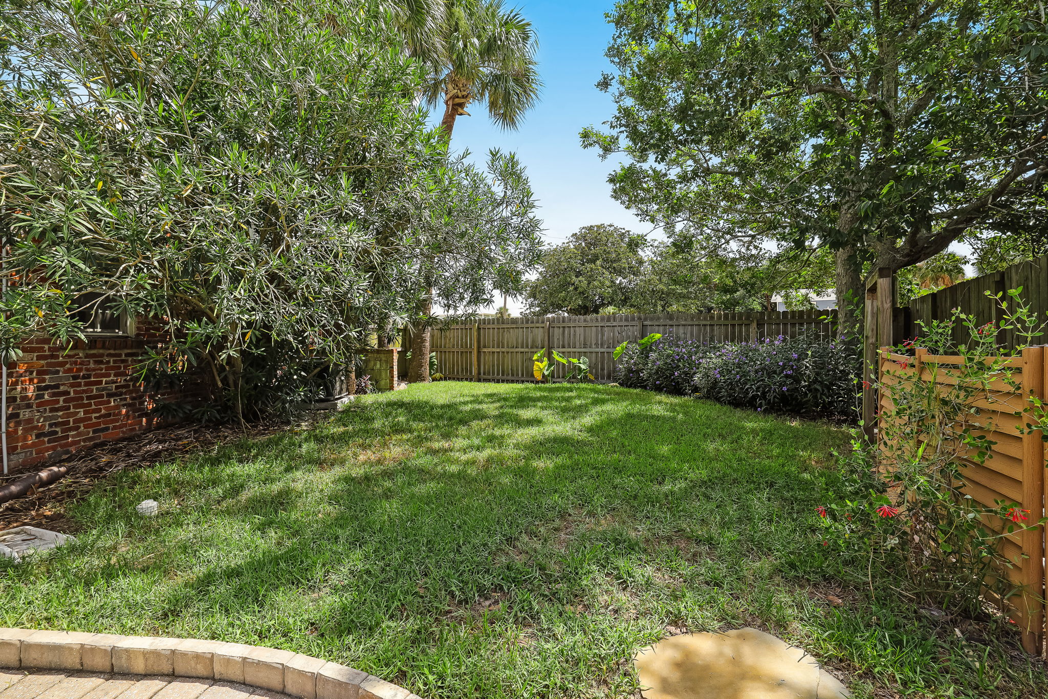 Side Yard for Play & Pets