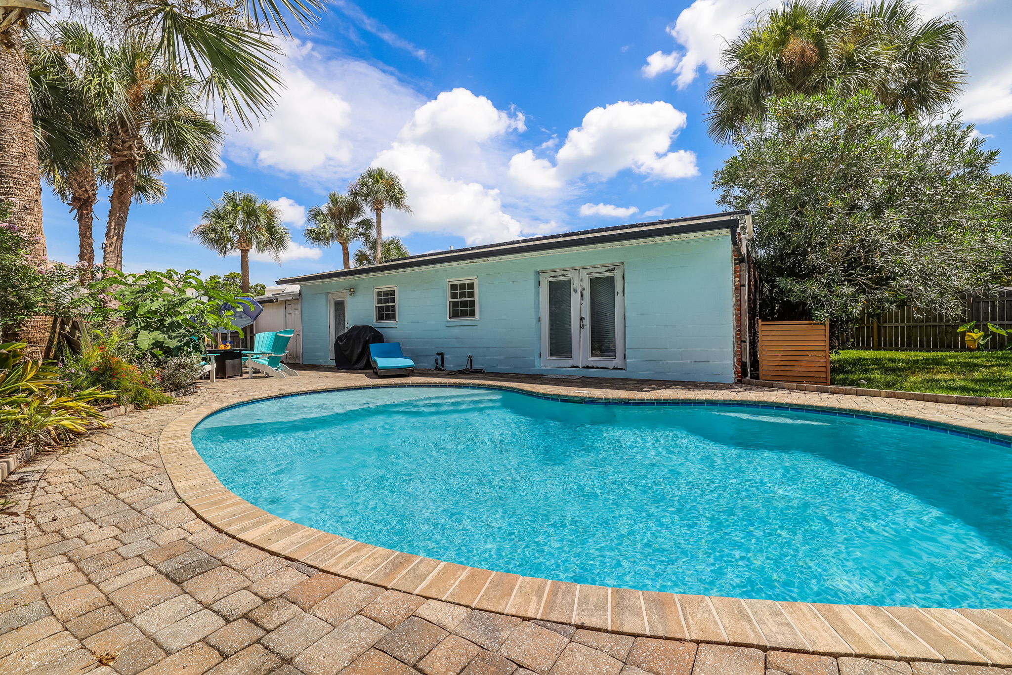 Paver Surroud Pool