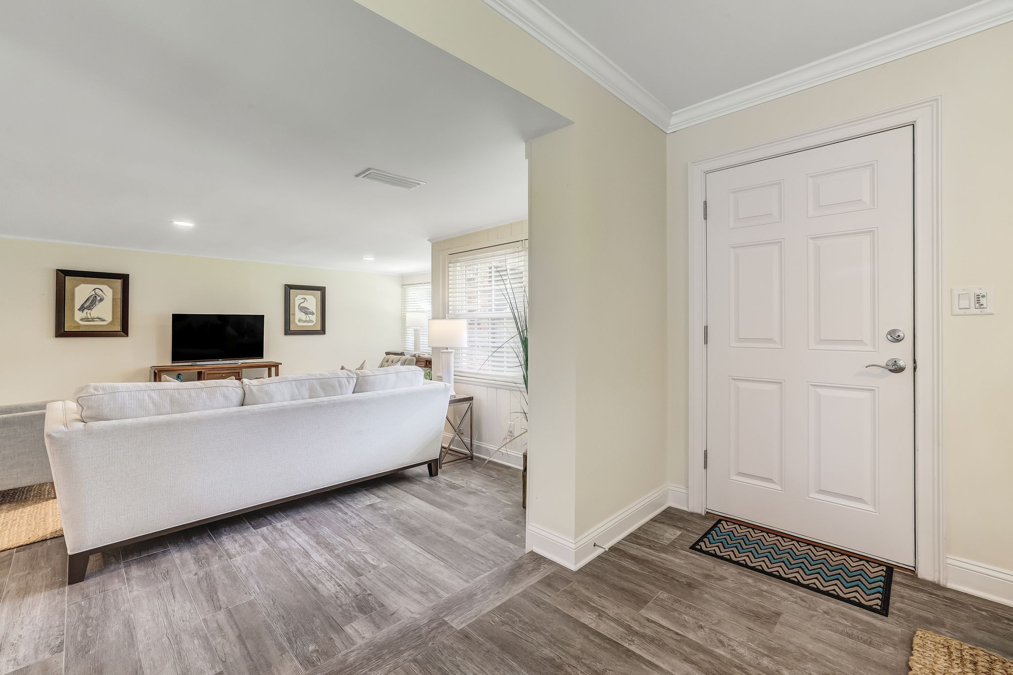 Foyer/Living Room