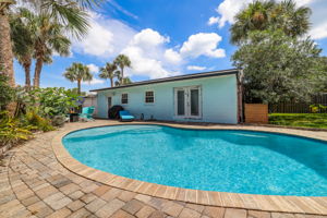 Paver Surroud Pool