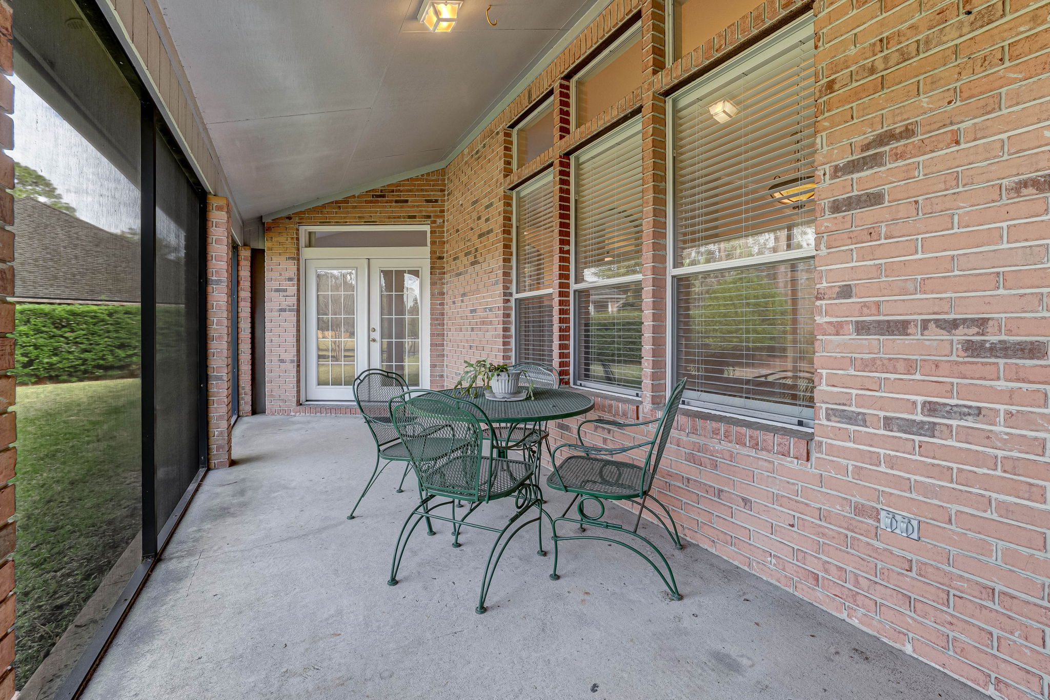 Screened-in Porch